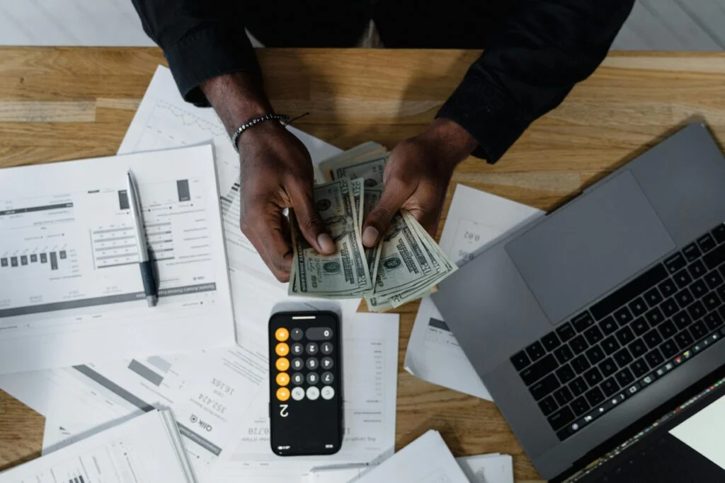 Commission-Based Roles vs Salary: What Professionals Should Know